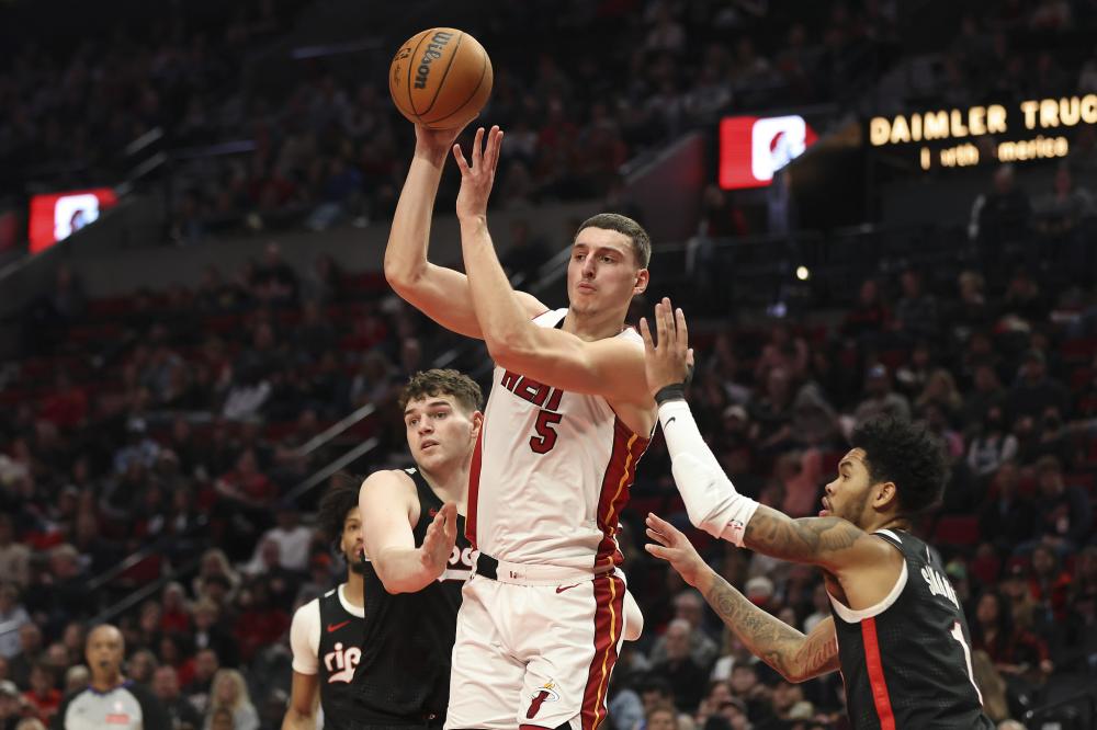 电讯报：评估门将位置选择后，伯恩茅斯考虑买断切尔西门将凯帕.