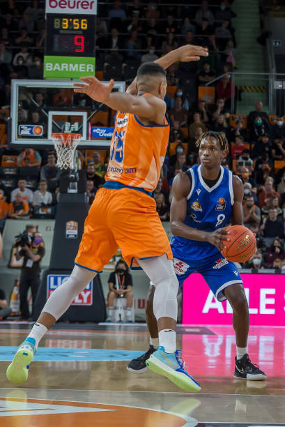 【河南话中超】青岛西海岸3-3上海海港，年轻门将还得练啊！.